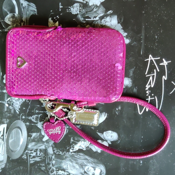 Coach Poppy Wristlet - Picture 2 of 6